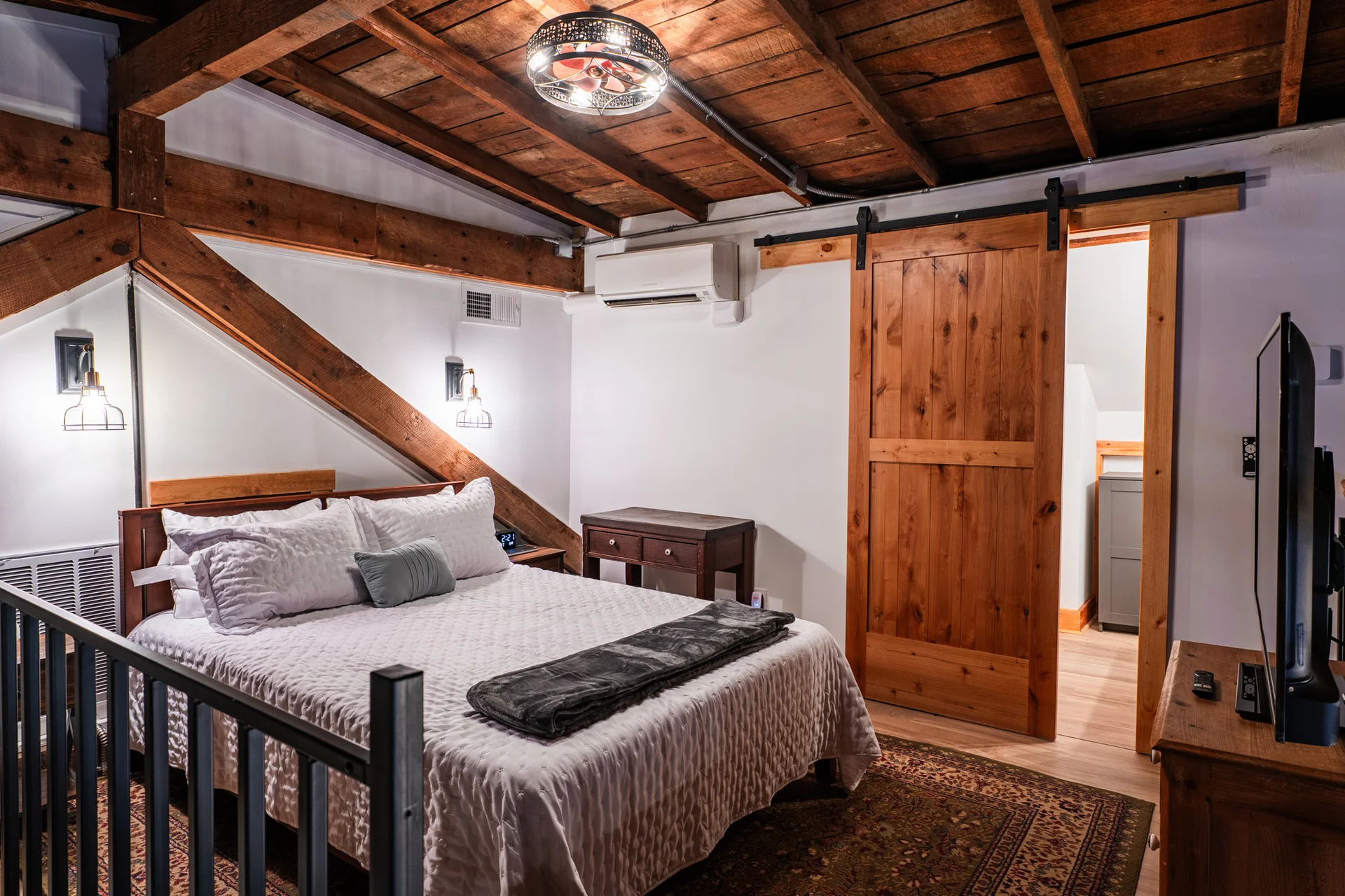 Mezzanine bedroom detail